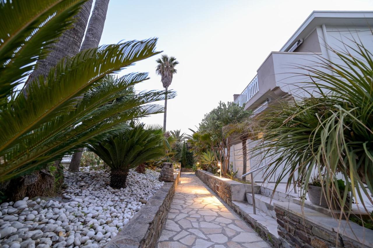 Residence La Menado كافالير سور مير المظهر الخارجي الصورة